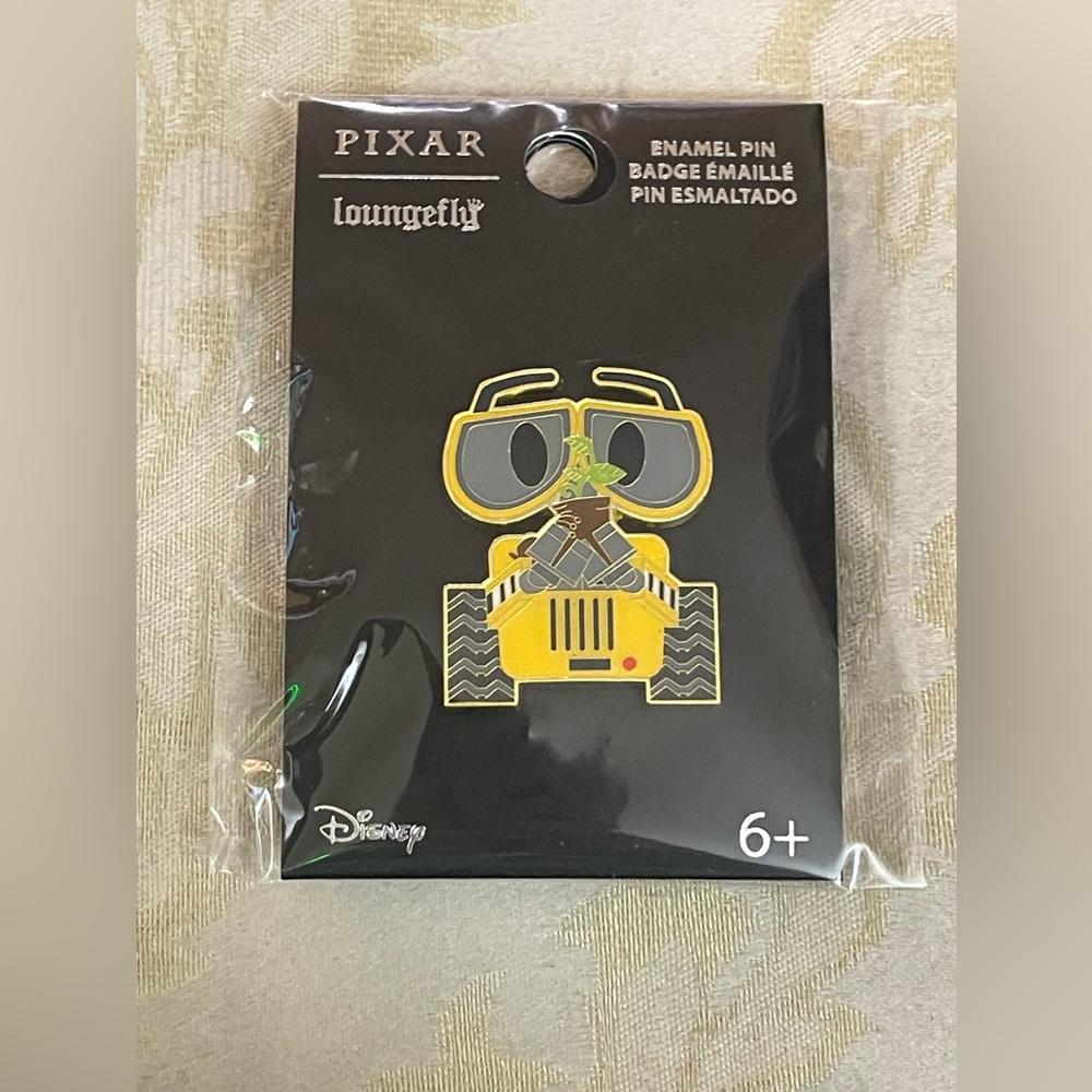 NEW Loungefly Dinsey/Pixar Wall-E Pin!